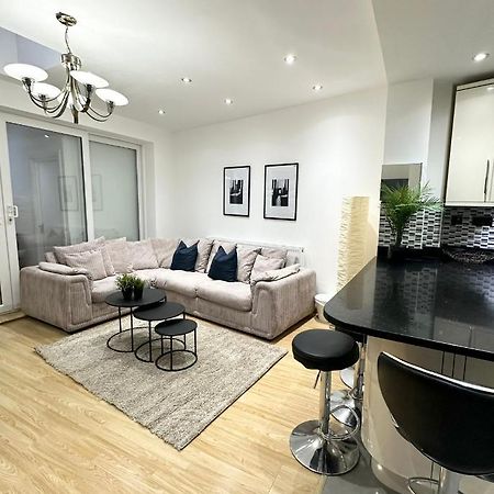 London Charm - Stylish Room In Spacious Home المظهر الخارجي الصورة