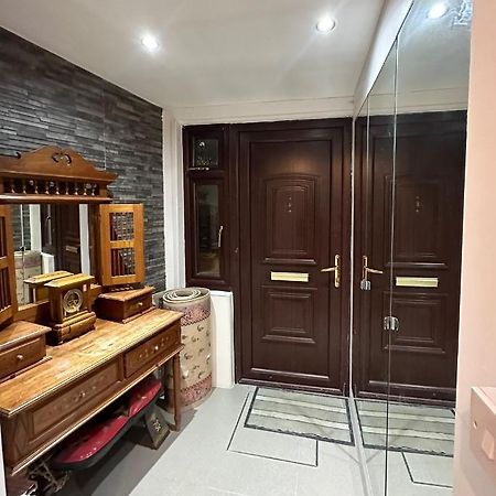 London Charm - Stylish Room In Spacious Home المظهر الخارجي الصورة