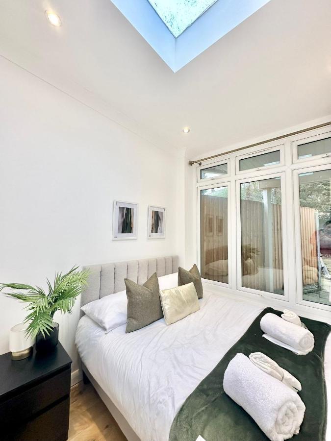 London Charm - Stylish Room In Spacious Home المظهر الخارجي الصورة