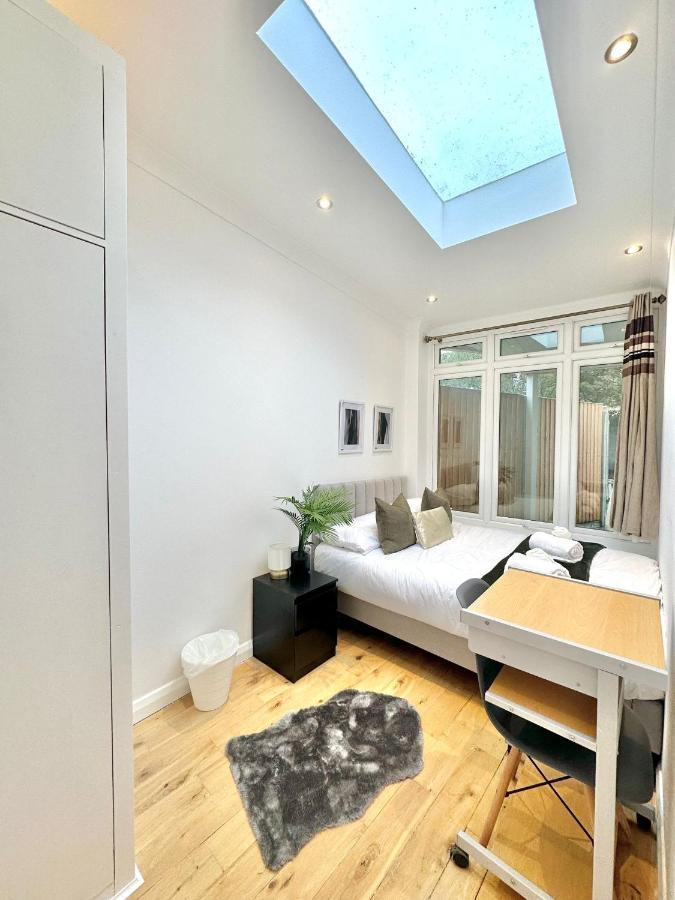 London Charm - Stylish Room In Spacious Home المظهر الخارجي الصورة